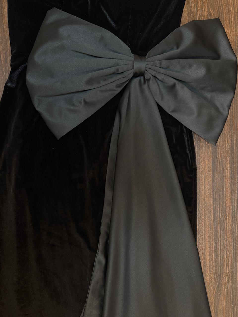 Noir Ruffle Muse